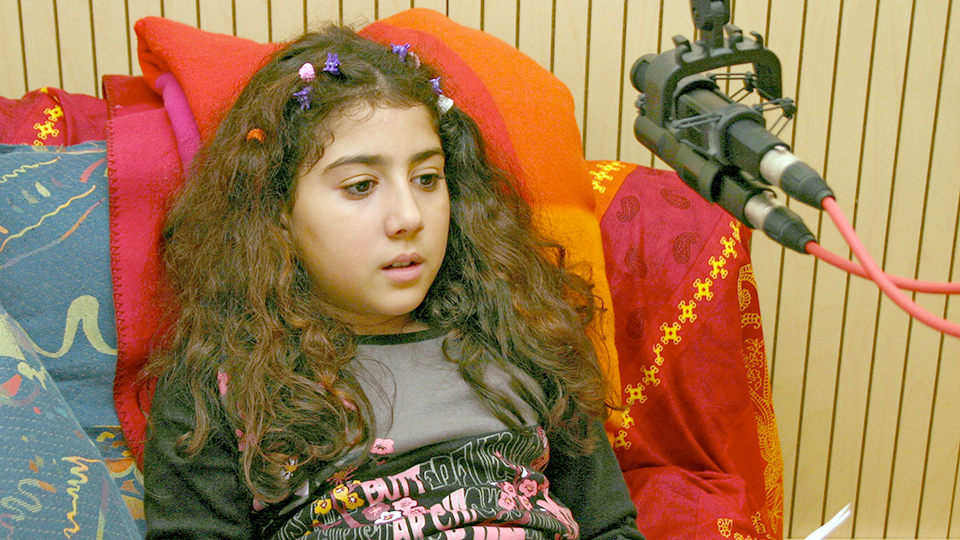Berfin Yildirim spricht die Rolle der kleinen Dilek. | © WDR/Sibylle Anneck