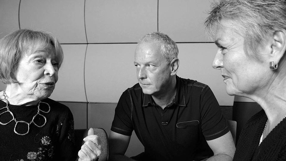 Gisela Trowe, Regisseur Jean-Claude Kuner und Redakteurin Ulrike Brinkmann | © DLR/Sandro Most
