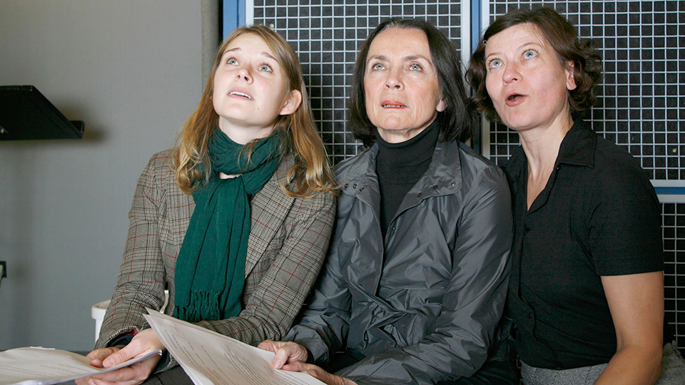 Nadja Bobyleva als Schwester Dietlinde, Susanne Barth als Schwester Laurentia und Astrid Meyerfeldt als Schwester Bernadett | © WDR/Sibylle Anneck