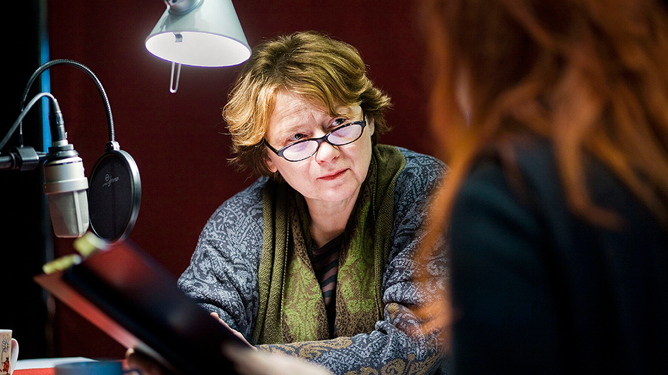 Imogen Kogge in der Rolle der Erzählerin | © Deutschlandradio/Jonas Maron