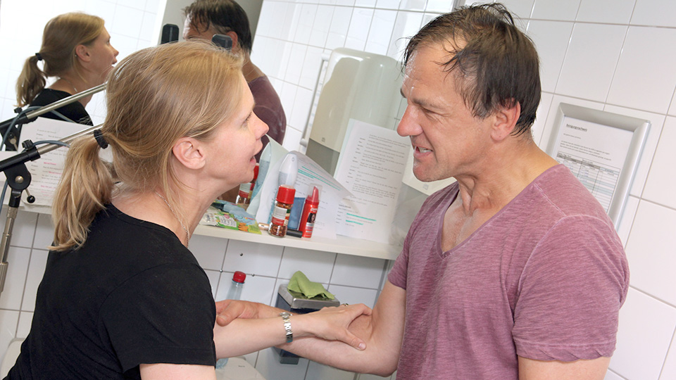 Tanja Schleiff als Nina und Peter Davor als Franco | © WDR/Sibylle Anneck