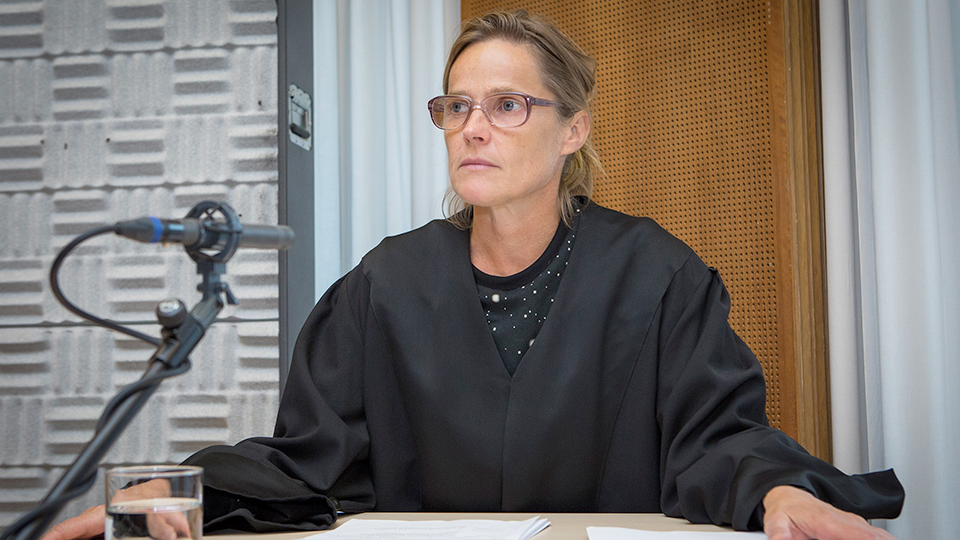 Karoline Eichhorn spricht die Rolle der Staatswältin. | © NDR/Cordula Kropke