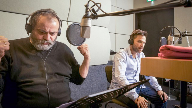 Matthias Brenner spricht die Rolle des Paul Sievers und Karim Cherif als Ermittler Faris Iskander (v.l.) | © (Deutschlandradio / Sandro Most)