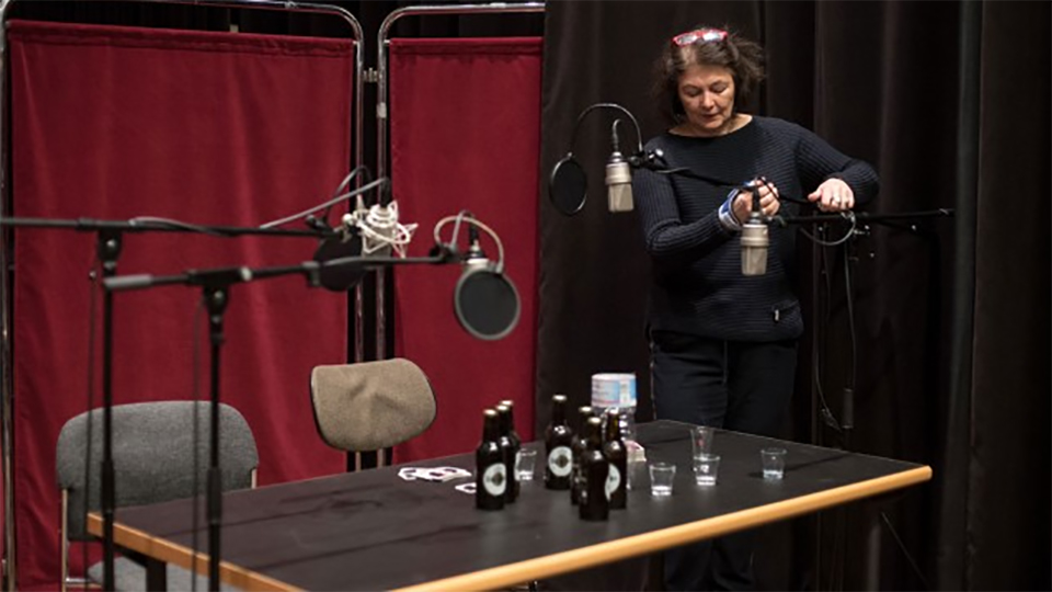 Tontechnikerin Eugenie Kleesattel | © Deutschlandradio / Anke Beims