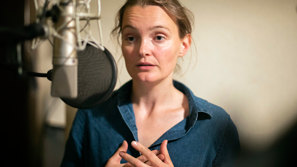 Birte Schnöink spricht die Rolle der Elinor Daswood. | ©HR/René Fitzek
