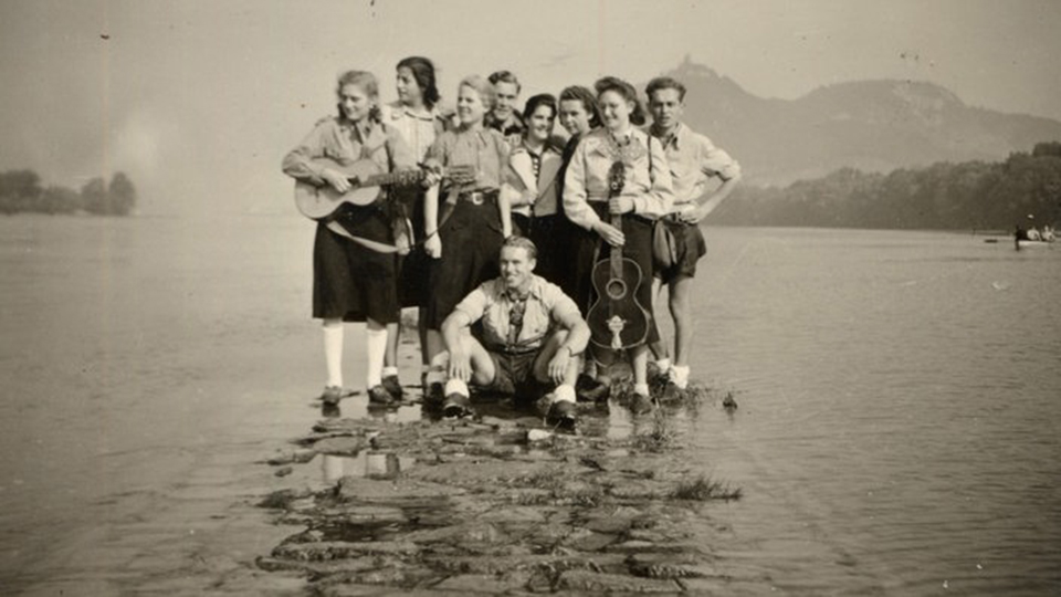 Edelweißpiraten und -piratinnen aus Köln und Leverkusen am Rhein, um 1940. | © NS-Dokumentationszentrum der Stadt Köln