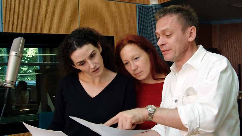 Sascha Icks, Christiane Ohaus und Sylvester Groth bei den Aufnahmen zu "Jane Eyre" | © SR/Jan Rathke