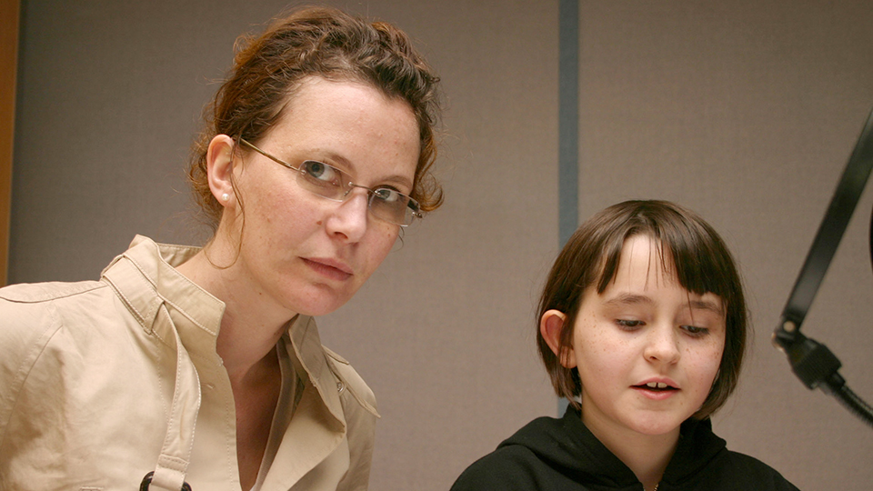Mira Partecke als Luks (l.) und Luzie Kurt als Etel
© WDR/Sibylle Anneck Mira Partecke als Luks (l.) und Luzie Kurt als Etel
© WDR/Sibylle Anneck