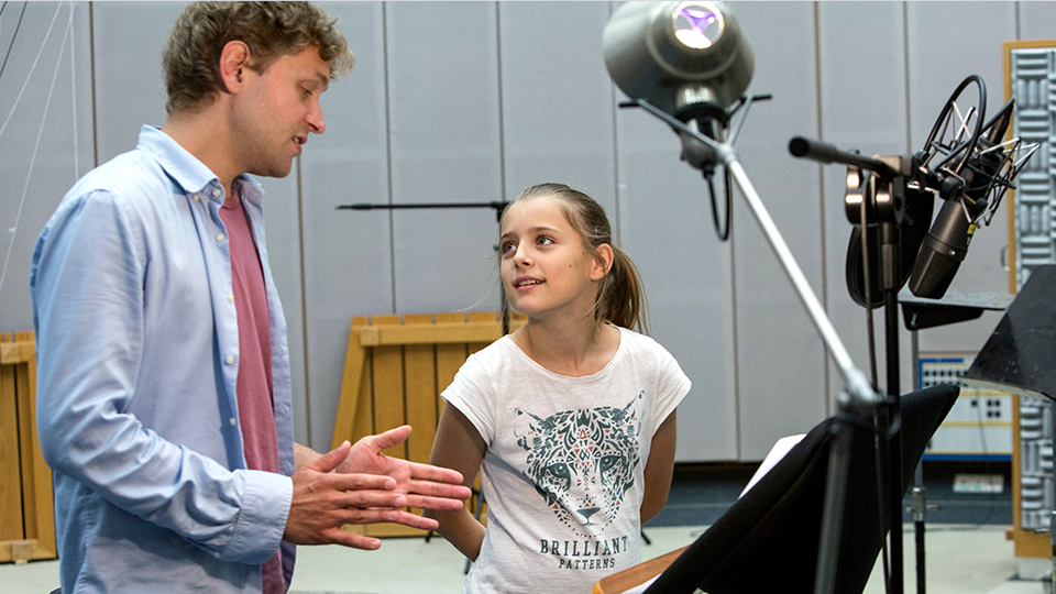 V.li.n.re.: Jonas (Florian Rummel), Toni (Lou Tillmanns).
© SWR/Monika Maier V.li.n.re.: Jonas (Florian Rummel), Toni (Lou Tillmanns).
© SWR/Monika Maier