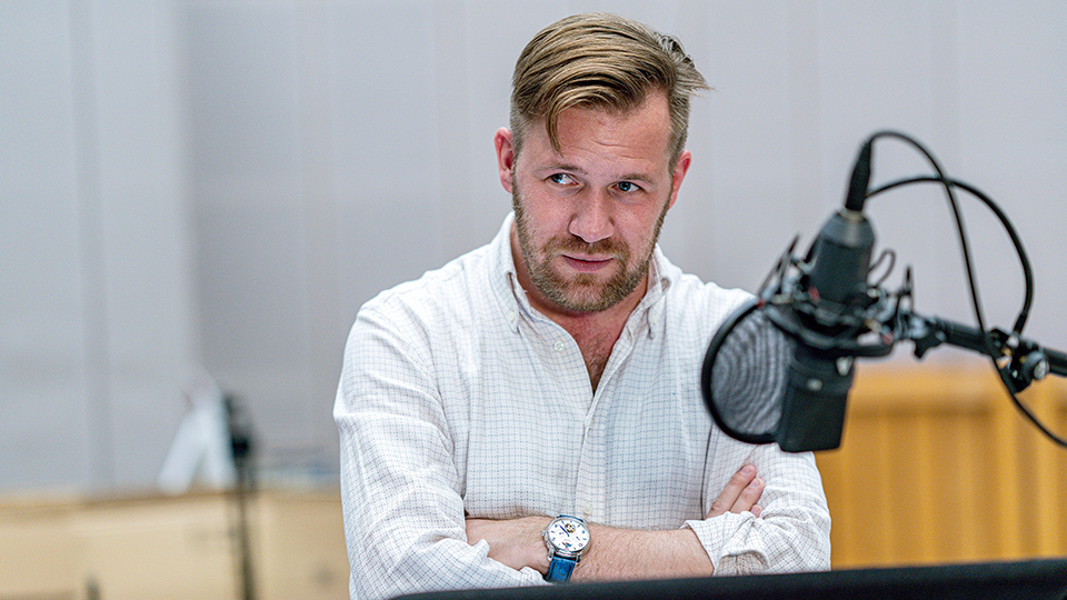 Nico Holonics spricht die Rolle des Jerome.
© SWR/Christian Koch Nico Holonics spricht die Rolle des Jerome.
© SWR/Christian Koch