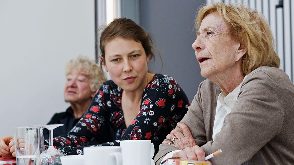 Christine Oesterlein (Agnes), Regisseurin Judith Lorentz und Rosemarie Fendel (Clara) (v.l.) | © DLR/Jonas Maron