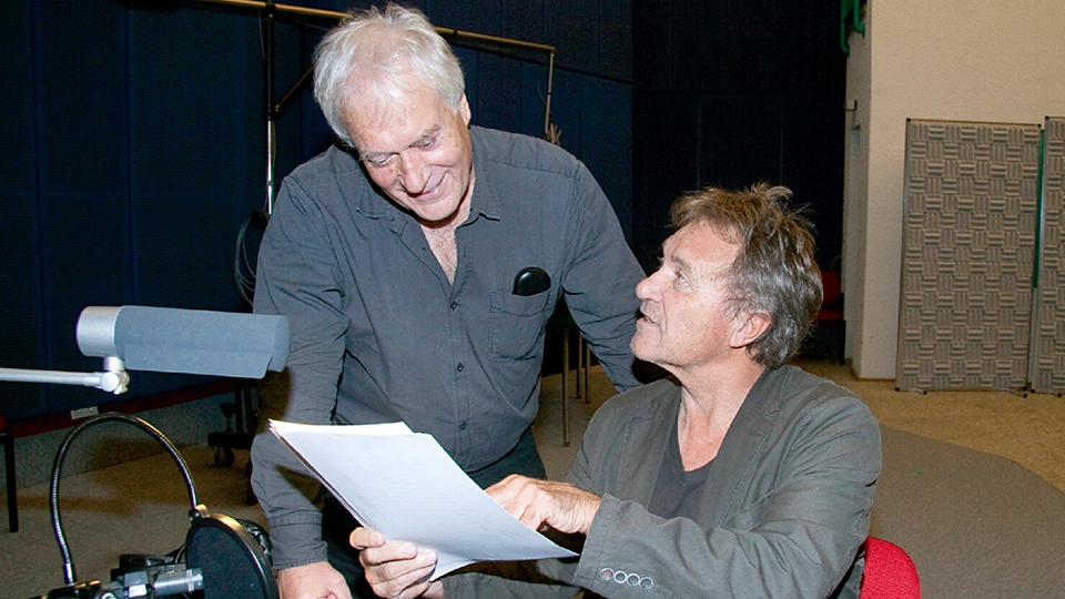 Regisseur Ulrich Gerhardt und Wolfram Berger (v.l.)
© Deutschlandradio/Frank Stiller
