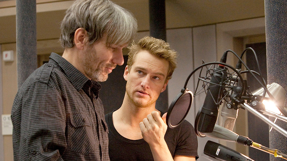 Regisseur Kai Grehn (l.) und Alexander Fehling in der Rolle des Ernst Jünger | © SWR/Monika Maier