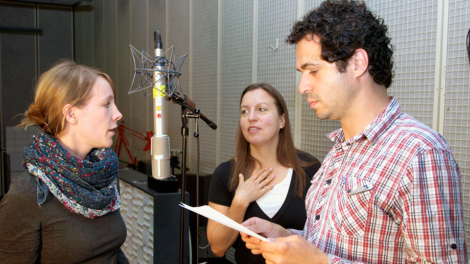 Klara Manzel, Christine Nagel und Daniel Montoya (v.l.) | © NDR/Fritz Meffert