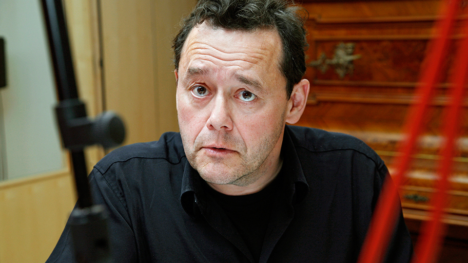Wolfgang Pregler spricht die Rolle des Kriminalrats Paul Opitz | © WDR/Sibylle Anneck