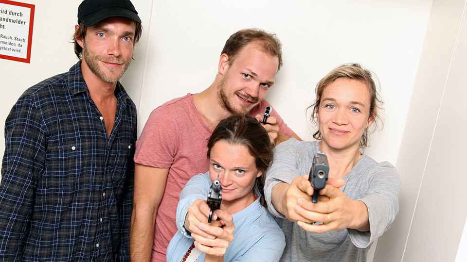 Josh (Christoph Luser), Tite (Natalie Spinell), Sson (Matti Krause) und Tutite (Angelika Richter) (v.l.)
© WDR/Sibylle Anneck