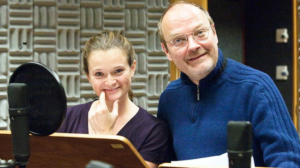 Natalie Spinell als Helga und Jens Wawrczeck als Karnau | © SWR/Monika Maier