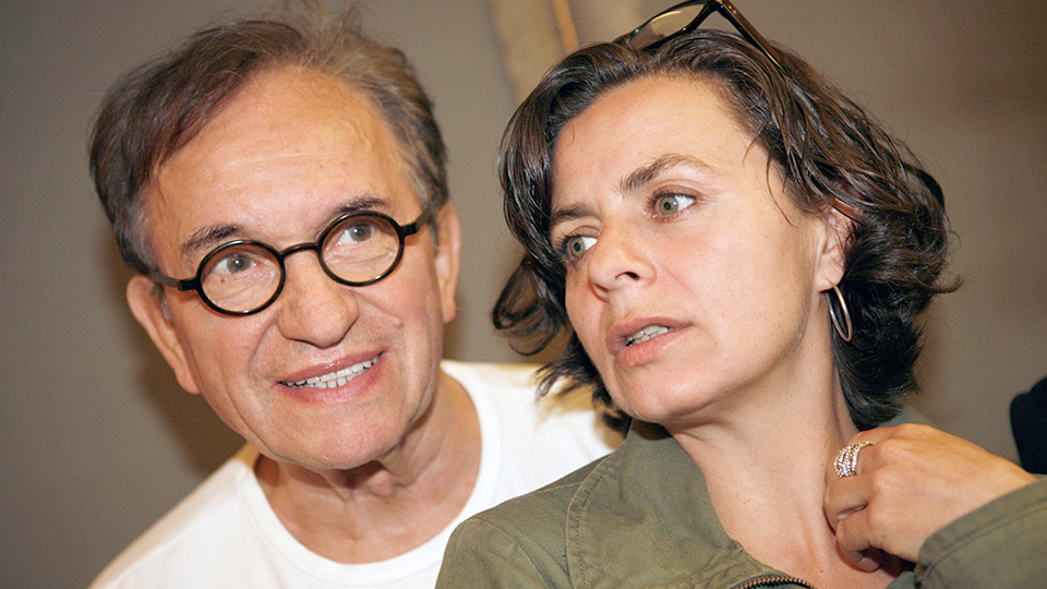 Walter Renneisen als Cousin Fred mit Naomi Kraus als Tochter | © WDR/Sibylle Anneck