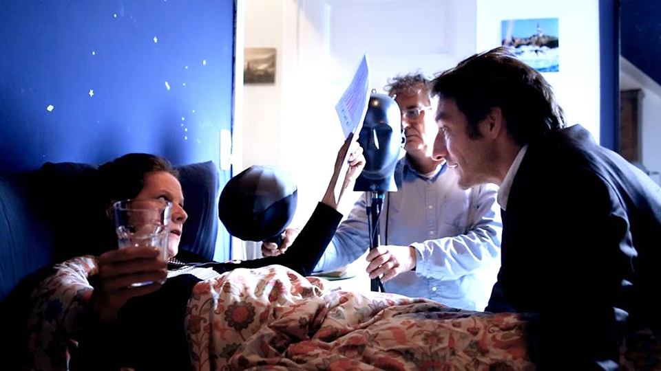 Chris Pichler als Lina, Toningenieur Peter Avar mit Kunstkopf und Boris Aljinovic als Johnny | © RBB
