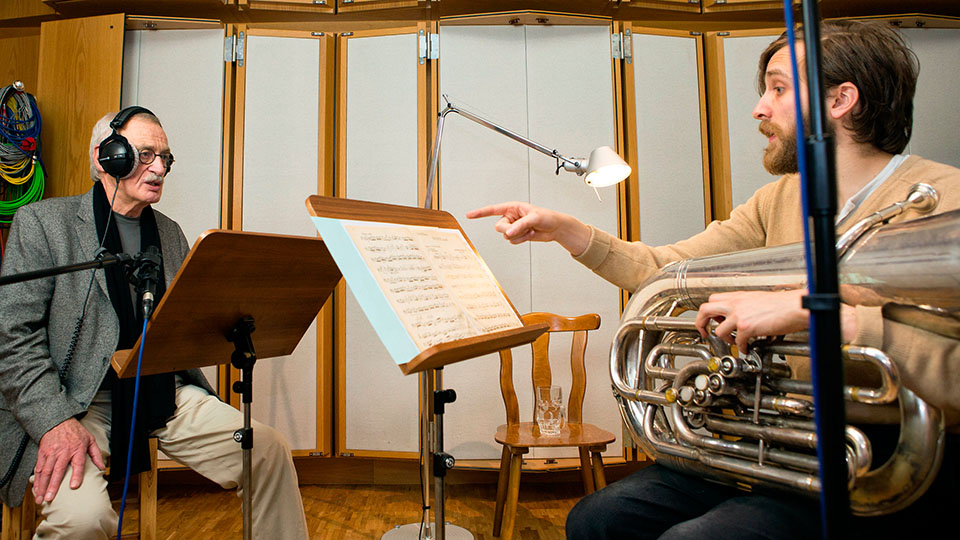 Regisseur Gottfried von Einem und Max Murray mit Tuba | © MDR/Hagen Wolf