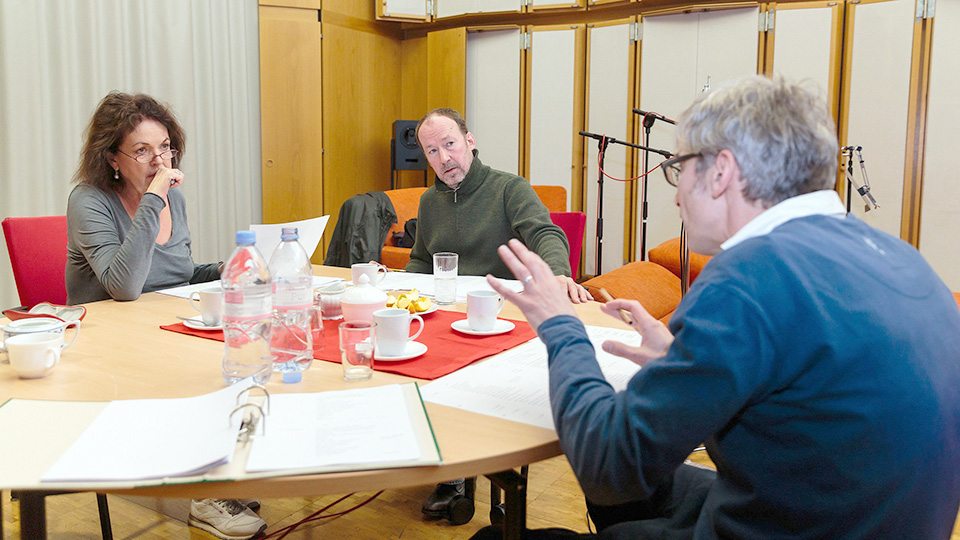 Ulrich Noethen, Elisabeth Trissenaar und Regisseur Stefan Kanis (v.l.) | © MDR/Marco Prosch