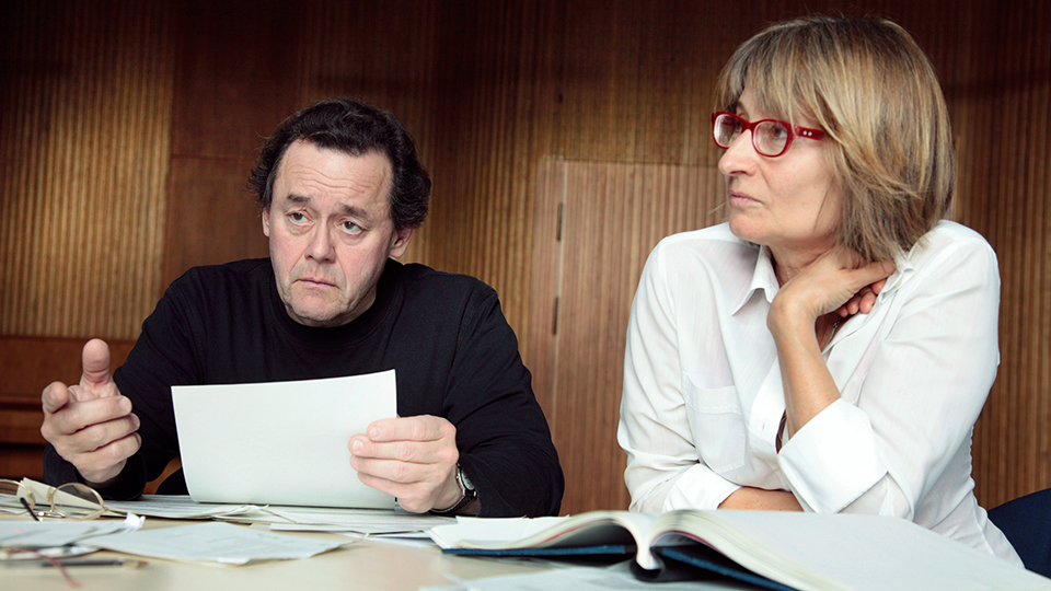 Regisseurin Irene Schuck und Wolfgang Pregler als Alan | © NDR/Jann Wilken