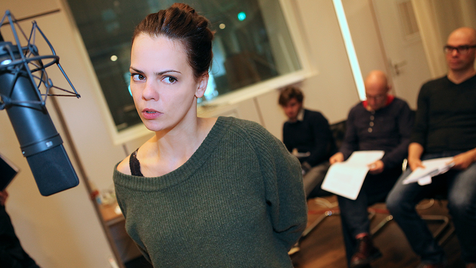 Camilla Renschke als Sophie Li bei der Gerichtsverhandlung | © WDR/Sibylle Anneck