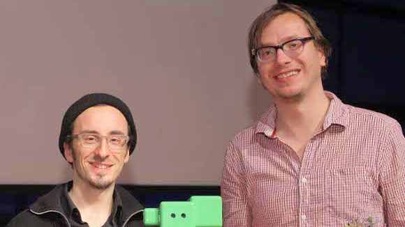 Tristan Vostry und Christian Udo Eichner mit der Trophäe zur Premiere im Netz 2012
© SWR/Peter Andreas Schmidt
