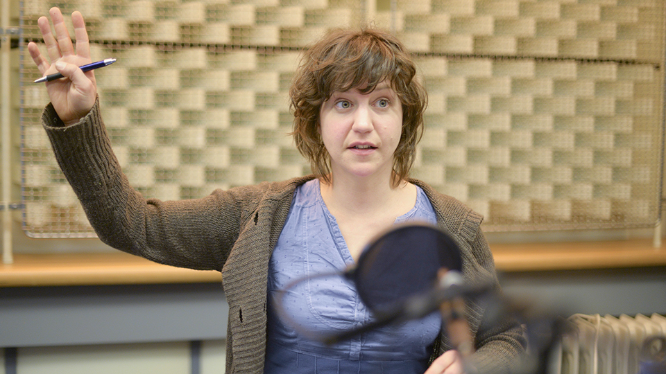 Katharina Knap spricht die Rolle der Fliegerin. | © SWR/ORF/Hummel