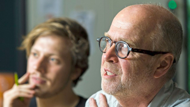 Regisseur Uwe Schareck und Regieassistent Jürg Andreas Meister (im Hintergrund) | © Deutschlandradio / Sandro Most