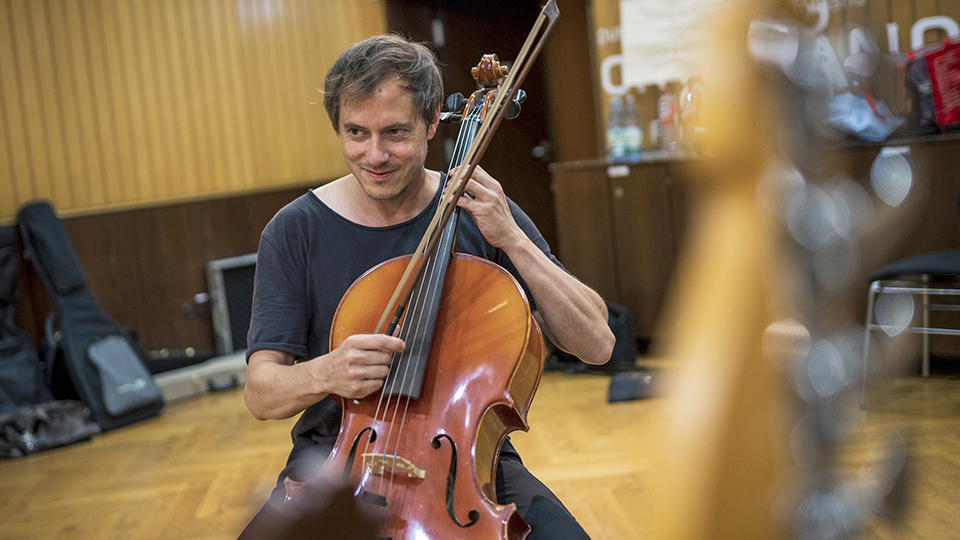 Max Mahlert (Schlagzeug, Cello). | © HR/Ben Knabe