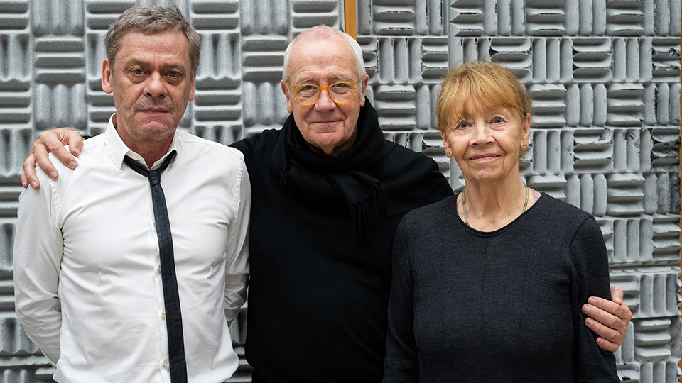 v.li.: Sylvester Groth (Christian K.), Walter Adler (Regisseur), Jutta Hoffmann (Mutter) | © SWR/Björn Pados