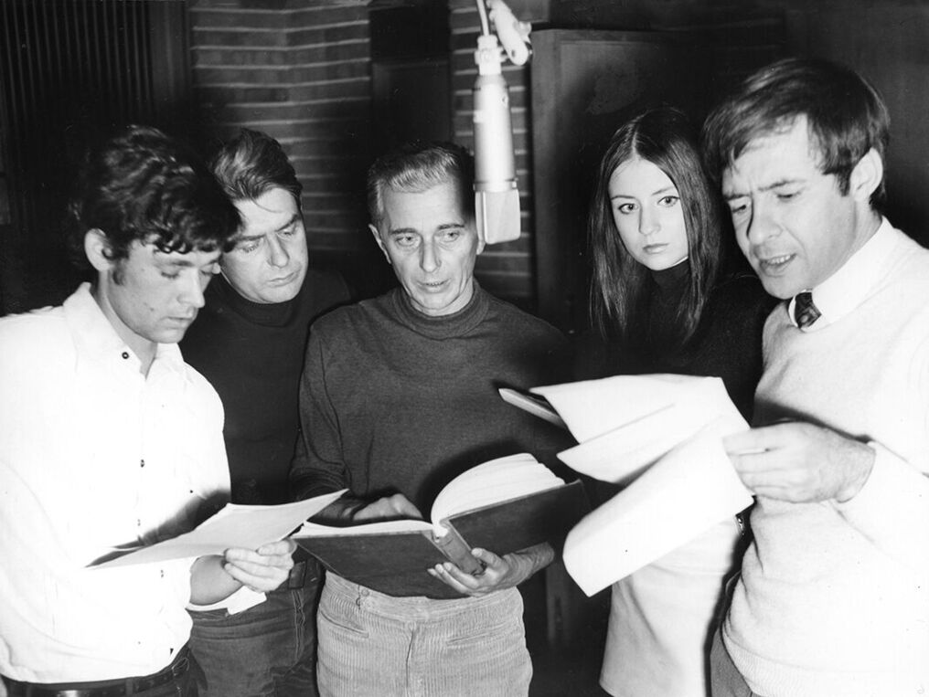 Aufnahmen zum mehrteiligen Hörspiel »Die Jugend des Königs Henri Quatre« nach Heinrich Mann mit den Sprechern Peter Reusse, Heinz Behrens, Fritz Göhler, Heidi Weigelt und Ezard Haußmann.