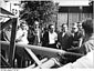 Werner Bräunig vlnr. mit Jochen Schäfers (Sekretär Dt. Schriftstellerverband), Werner Haiduczek, Werner Reinowski sowie Studenten des Literaturinstituts »Johannes R. Becher« 1968 bei der Landwirtschaftsausstellung »agra 68« in Leipzig. 