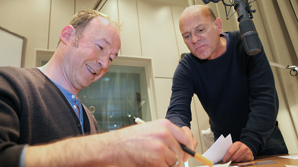 Ulrich Noethen als Damian North (l.) und Ulrich Gebauer als Kommissar Estange
© WDR/Sibylle Anneck Ulrich Noethen als Damian North (l.) und Ulrich Gebauer als Kommissar Estange
© WDR/Sibylle Anneck