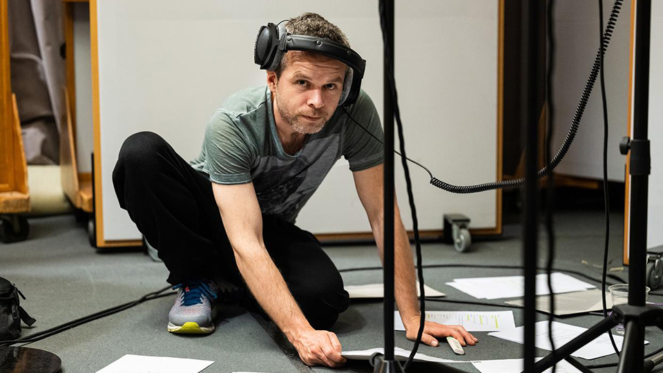 Bei den Aufnahmen im Studio: Schauspieler Kristof van Boven.
© SRF/Oscar Alessio Bei den Aufnahmen im Studio: Schauspieler Kristof van Boven.
© SRF/Oscar Alessio